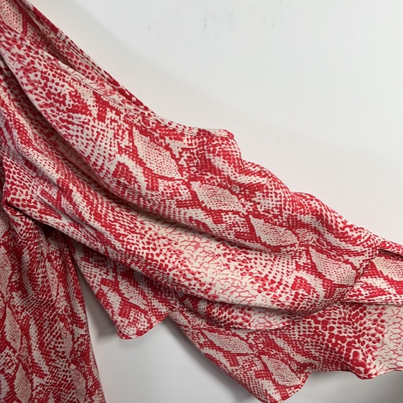 🆕Parker>Silk cold shoulder tiered sleeve mini dress red snakeskin print NWOT - Picture 3 of 5
